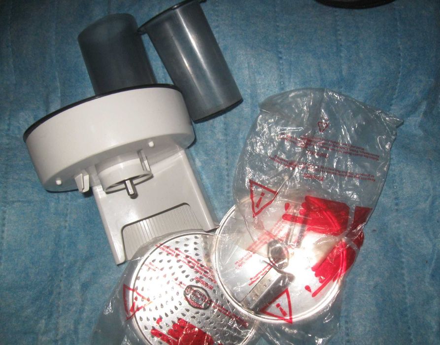 Кухонный комбайн Bosch MUM52 131/D2 – 700 Вт, запчастини, насадки