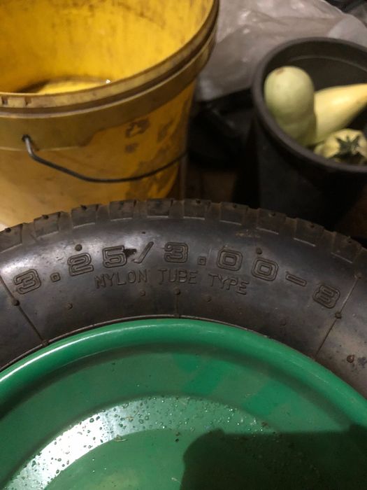 Колесо 3.25/3.00-8 на тачку в сборе под ось 16 мм