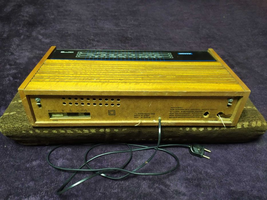 Dwa stare magnetofony i radio UNITRA