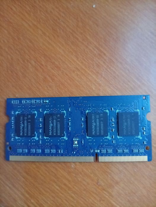 Оперативна пам'ять до ноутбука DDR 3 на 2 ГБ  1.5v