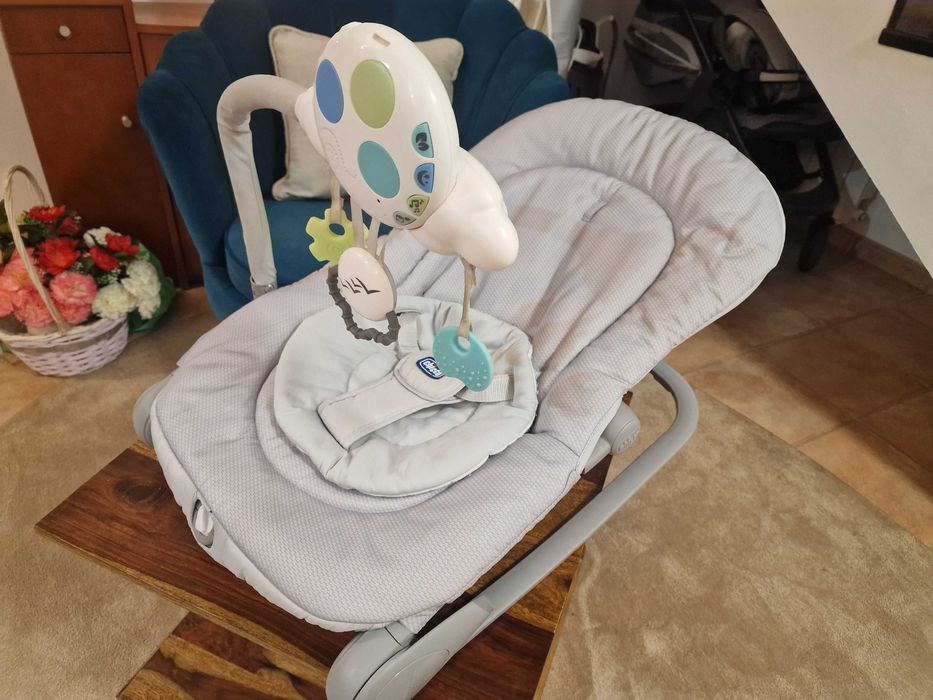 Espreguiçadeira Chicco com Música e Brinquedos – Excelente Estado