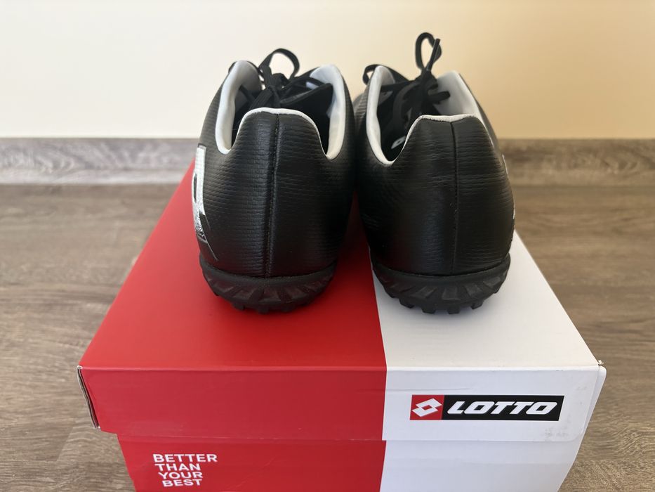 Сороконіжки чоловічі Lotto MAESTRO 700 VII TF, розмір 45,5