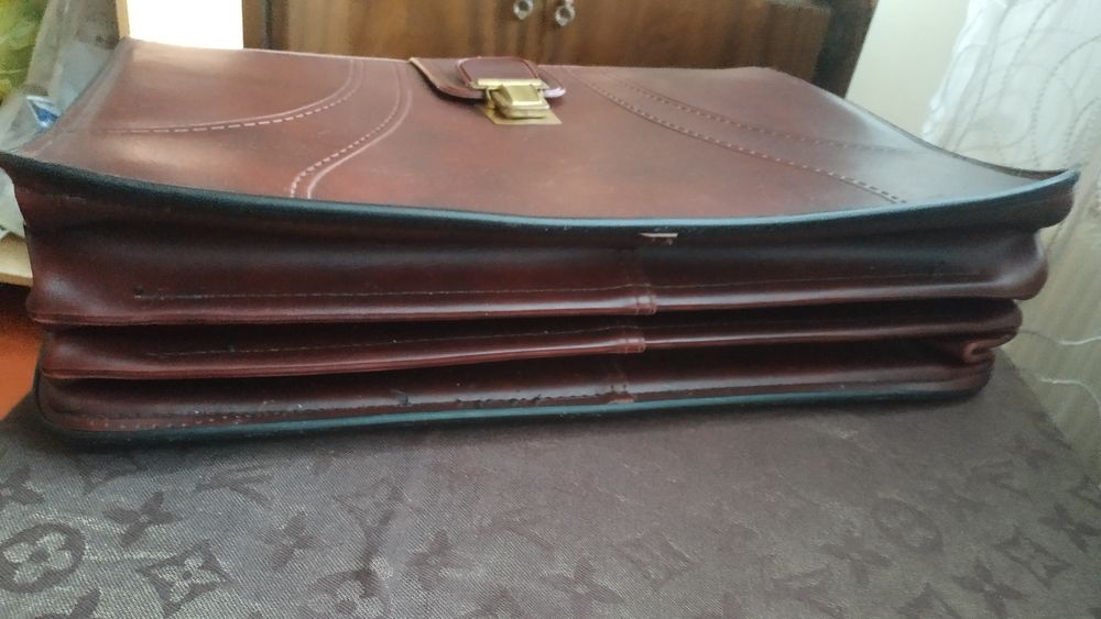 Продам портфель 330 Х 430 мм