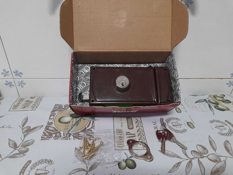 Fechadura de Sobrepor CRC 14D64285287505411121