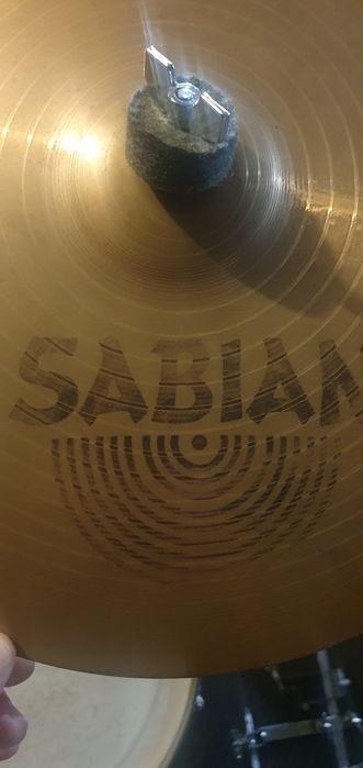 Vendo hi-hat Sabian + tripé + quick lock