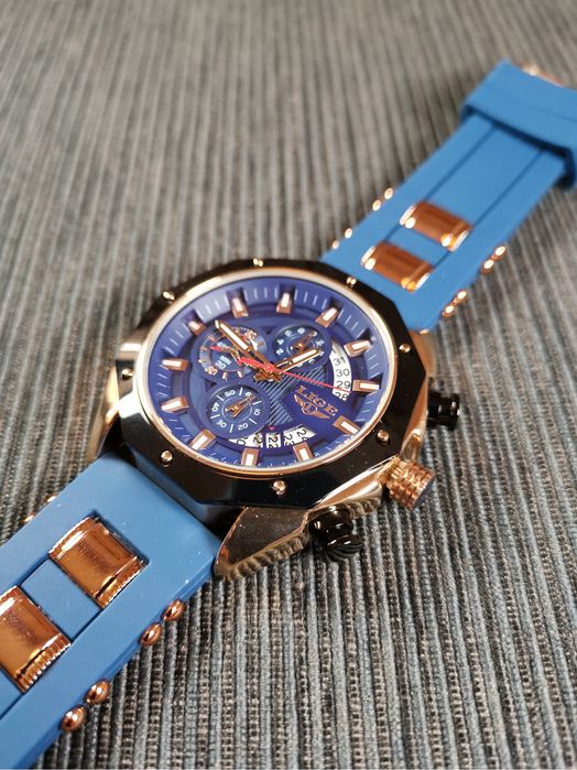 Relógio Lige de Quartzo. Com cronógrafo funcional. Azul e Dourado.