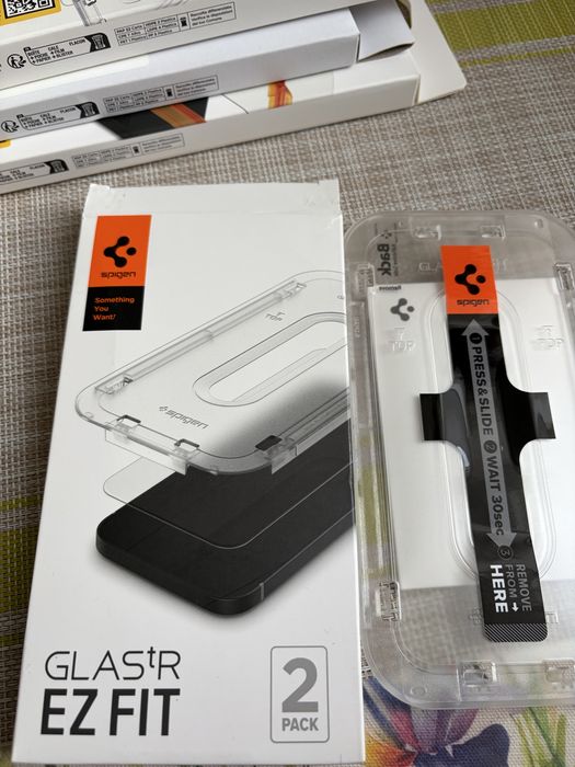 Стёкла и чехлы Spigen для iphone 14,15