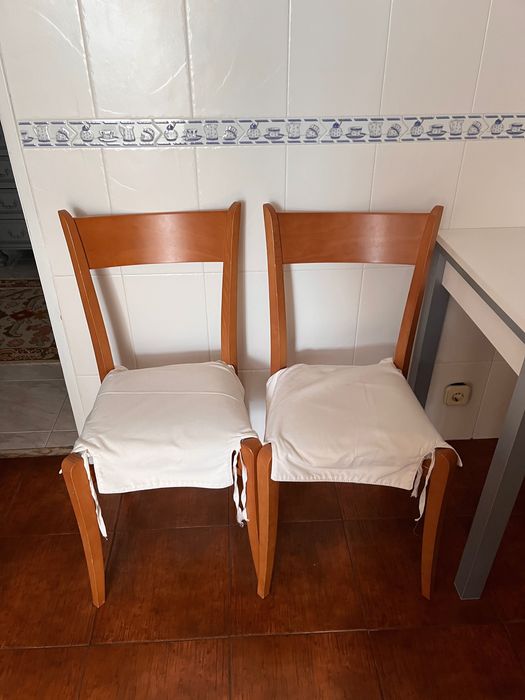 Mesa cozinha com 2 cadeiras