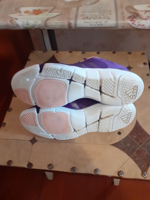 Кроссовки adidas