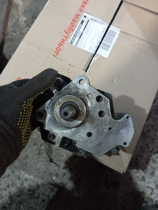 насос высокого давления renault trafic 1.9, форсунки ,печку датчик да