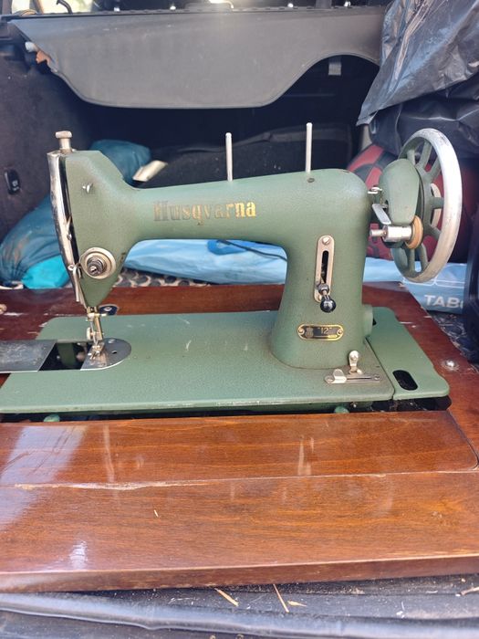 Máquina de Costura Antiga Husqvarna
