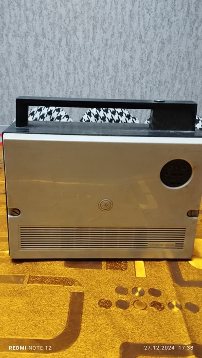 Радиоприемник VEF -- SPIDOLA 10 стан гарний