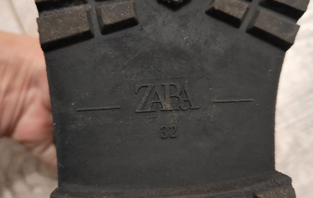 Дитячі ботінки Zara.