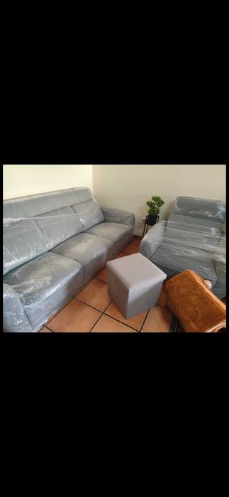 Vendo conjunto  de sofas so com 3 meses de uso