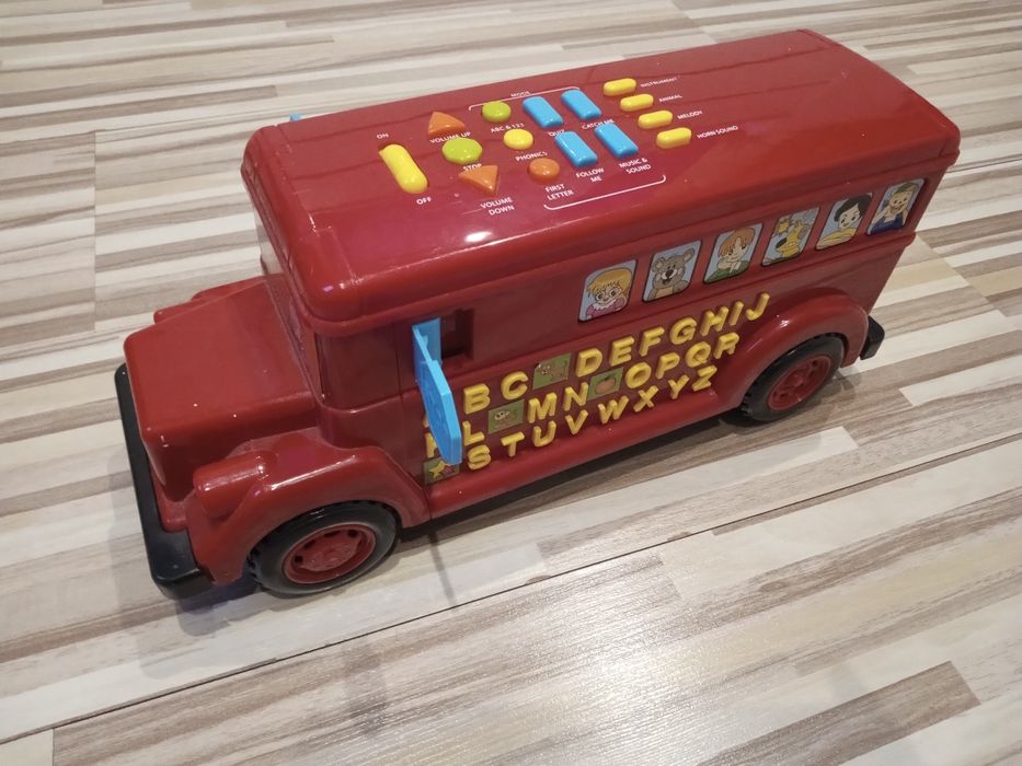 Duży interaktywny autobus