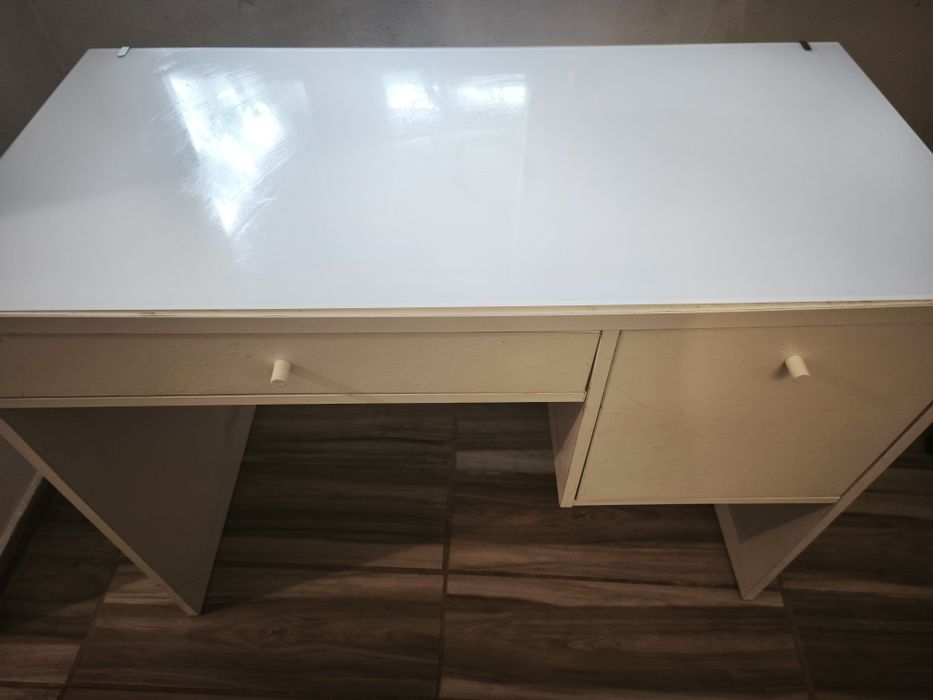 Secretária com 2 gavetas