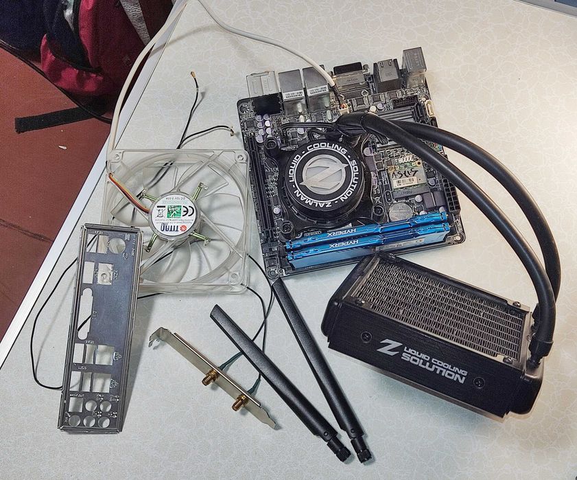 БУ Комплект miniITX intel B75 chipset + Xeon + 16Gb DDR3 Hyper-X