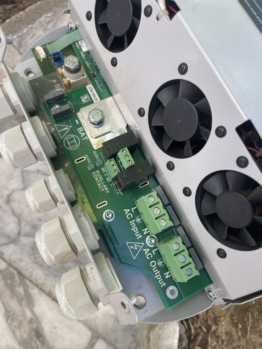 Hybrid photovoltaic inverter / charger XTM3500-24 (on-off grid)64284533915137123