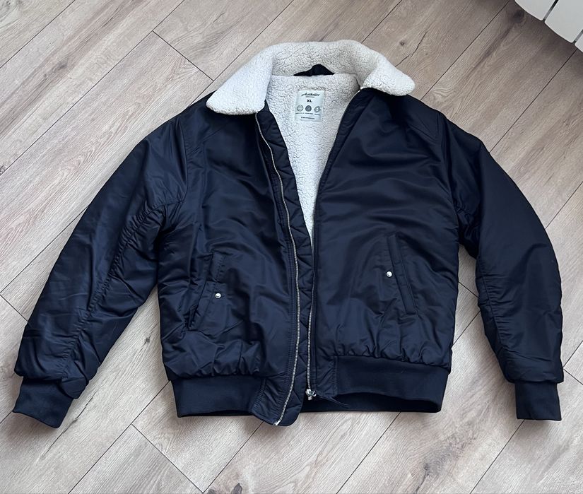 Чоловічий бомбер Sinsay з хутром шерпа, чорний