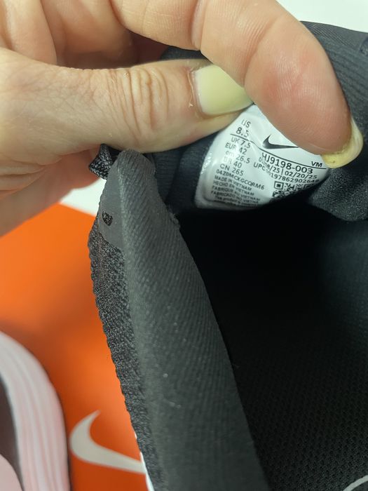 Кросівки Nike Revolution 8 HJ9198-003. HJ9198-002