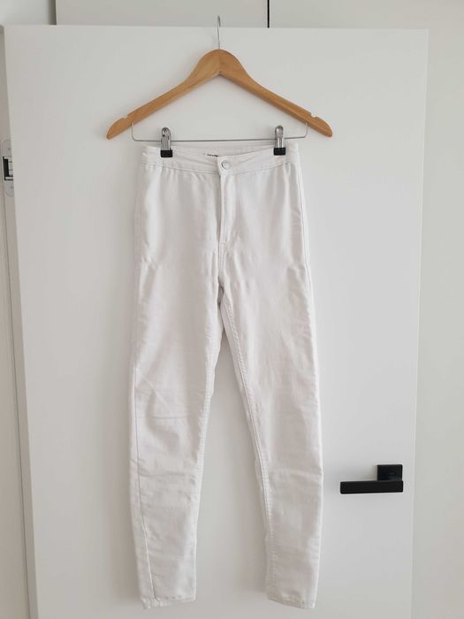 Białe Damskie Jeansy Spodnie Skinny Bershka Rozmiar 34. Nowe.