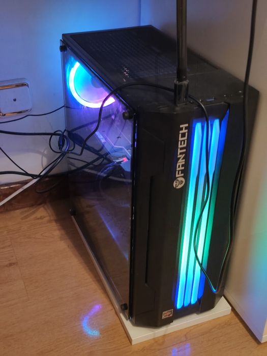 Troco PC fixo gaming por PC portátil  envio mais fotos