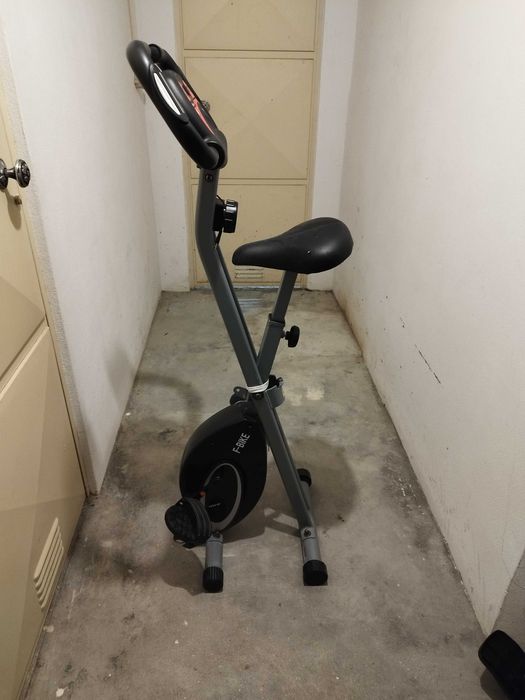 Bicicleta ginásio