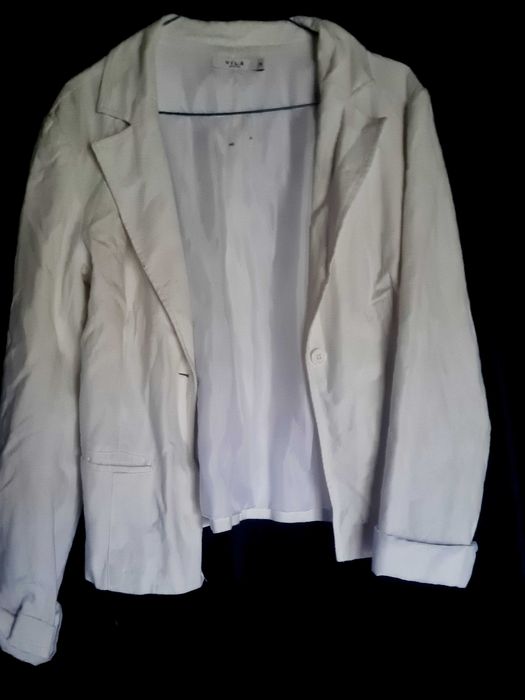 Biały żakiet Vila