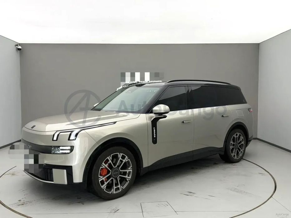 Lynk & Co 900