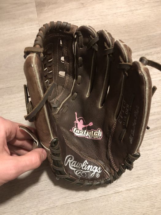 Перчатка для бейсболу