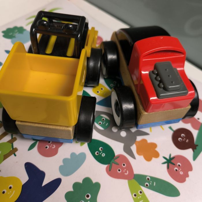 IKEA lillabo carros madeira