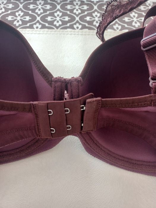 Biustonosz Triumph bordo