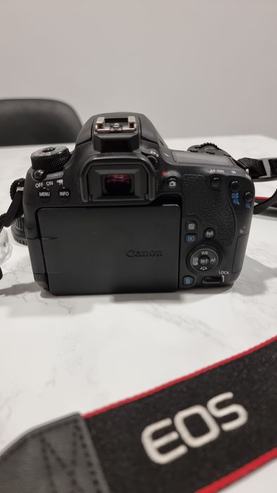 Canon EOS 77D + lente EF-S 10-18mm IS STM