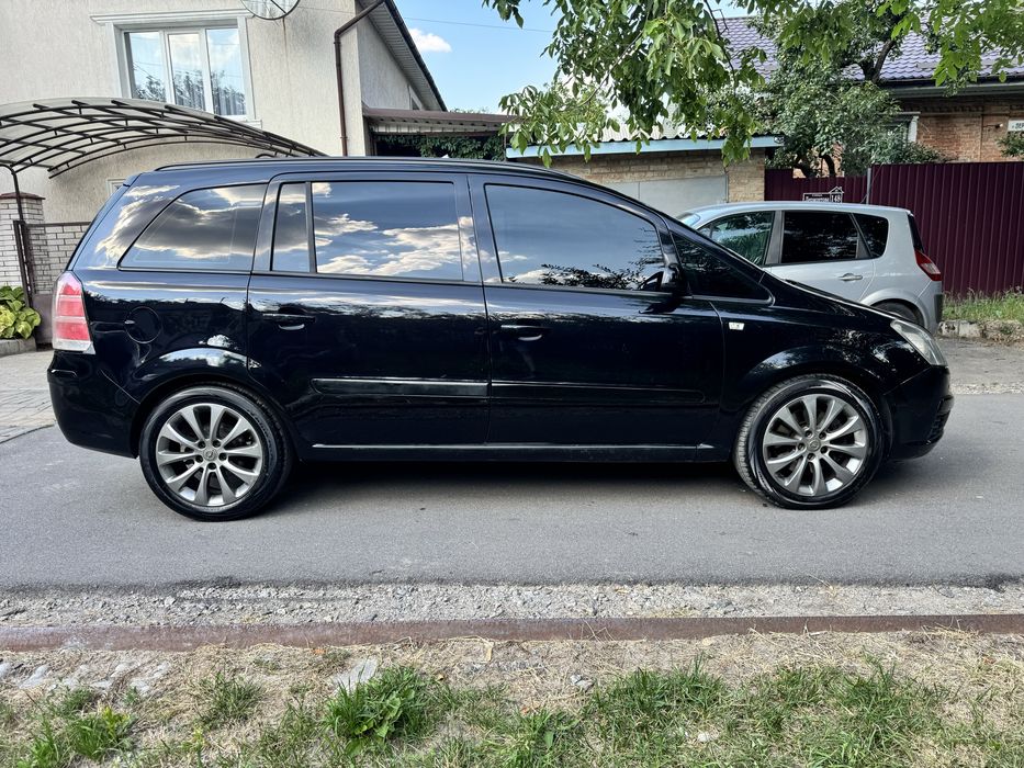 Продам Opel Zafira B