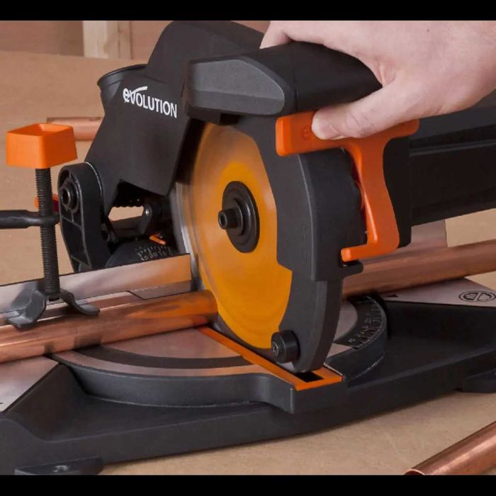 D14- Evolution R210CMS multi-material CORTE de ferro, alumínio ...