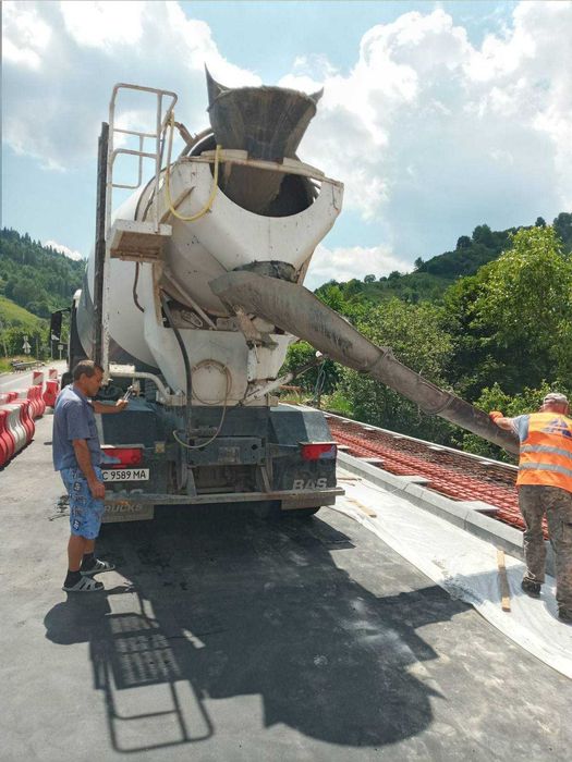 Оренда Автобетононасос з Свіжим Бетоном. Бетононасос.