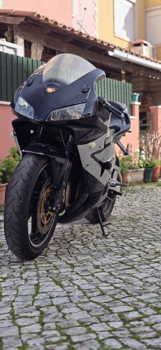 Vende-se CBR 600 RR