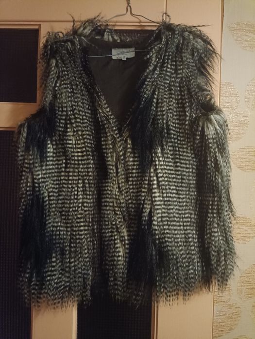 Жіноча, хутряна желетка . Розмір 40.