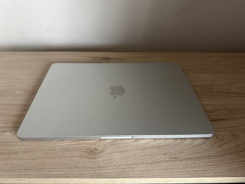 Apple Macbook air 15  M4 u żywany trzy tygodnie