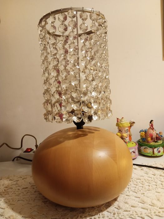 Candeeiro de mesa, base madeira pesado.