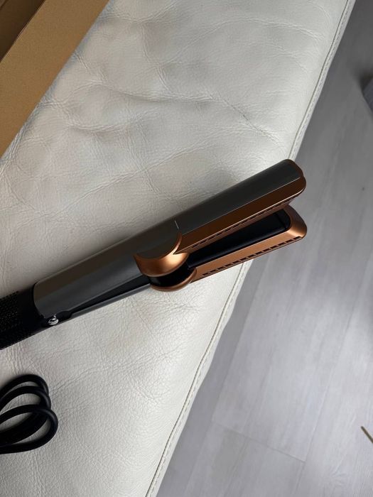 Фен-випрямляч у сучасному дизайні