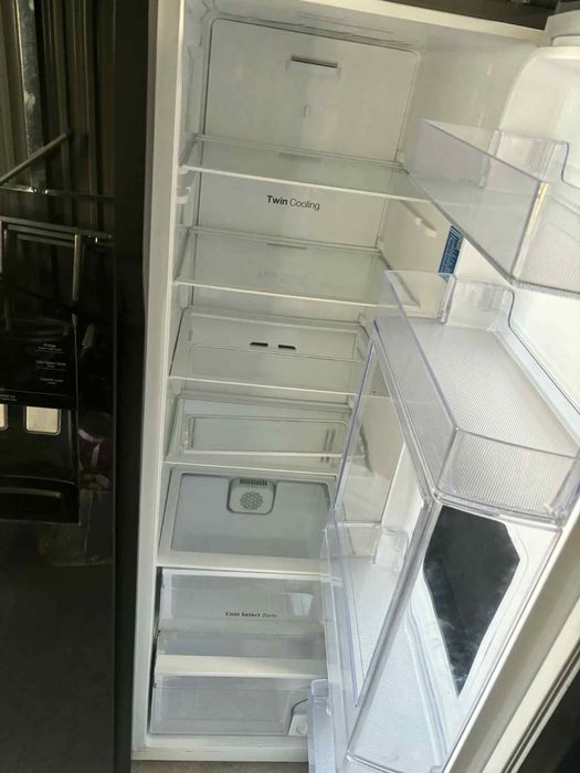 Lodówka Samsung Side by Side – kostkarka, dozownik, szklany front!