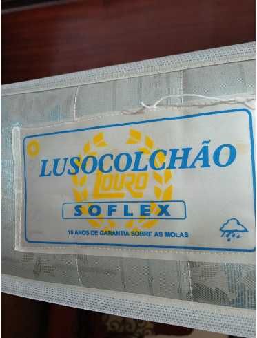 2 COLÇHÕES 1 ESTRADO (praticamente novos)