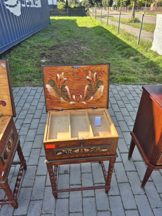 Przepiękna malowana szafeczka