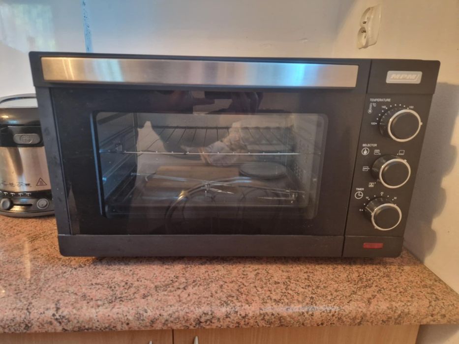 Piekarnik elektryczny z termoobiegiem