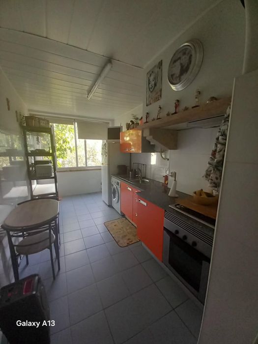 Alugo quarto para jovem estutante/trabalhadora