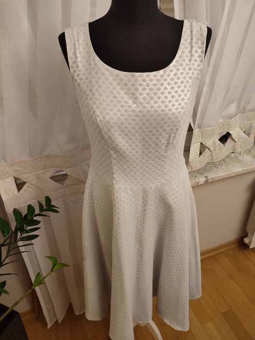 Srebrna sukienka 42