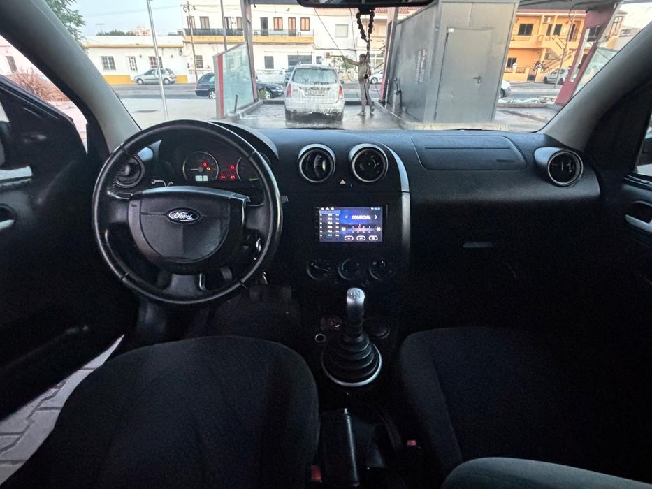 Vendo Ford Fiesta GHIA 2005