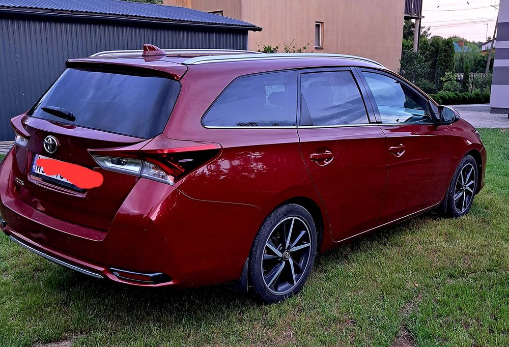Samochody  toyota auris