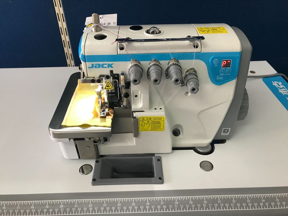 Máquina de Costura de Corte Cose (Overlock) Jack E4S Nova